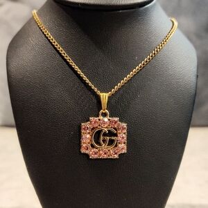 GUCCI GG 18K GOLD PLATED PENDANT W/ PINK RHINESTONE ON 18K GOLD PLATED NECKLACE